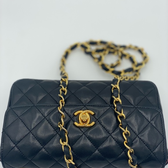 VINTAGE CHANEL MINI 24k gold hardware - Picture 4 of 10